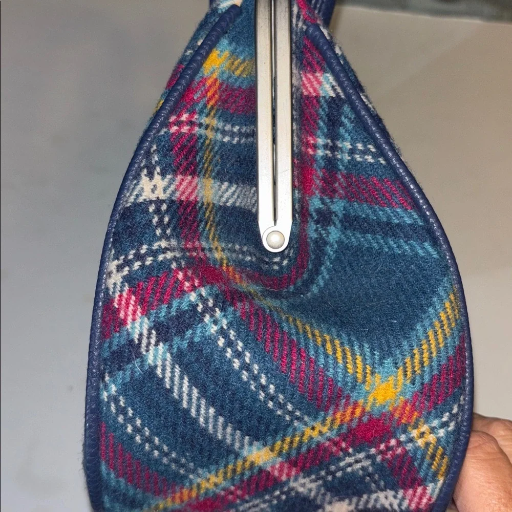NESS BRAND..STRAIGHT FROM EDINBURGH SCOTLAND..TEAL PLAID WOOL TARTAN HAND BAG